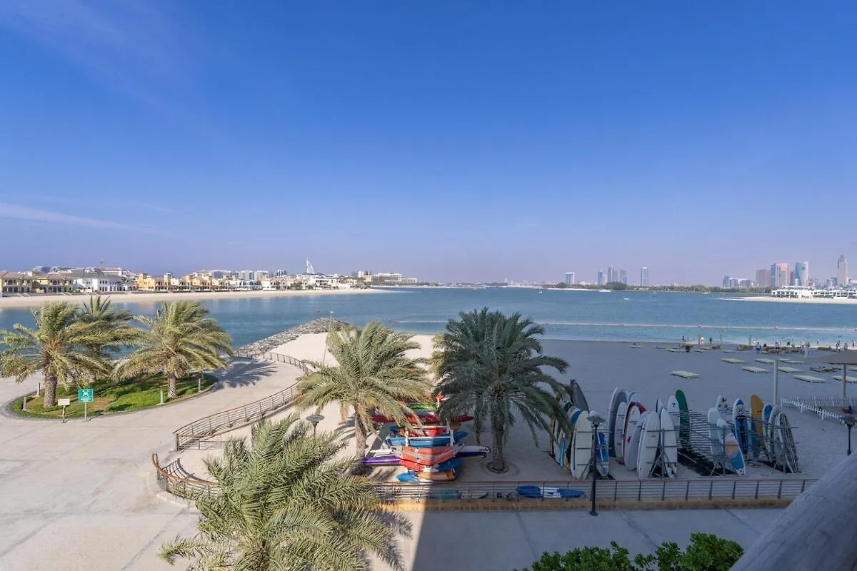 Glorious 3-Bedroom Apartment With Beach Views At Tiara Residences In Palm Jumeirah Dubai United Arab Emirates