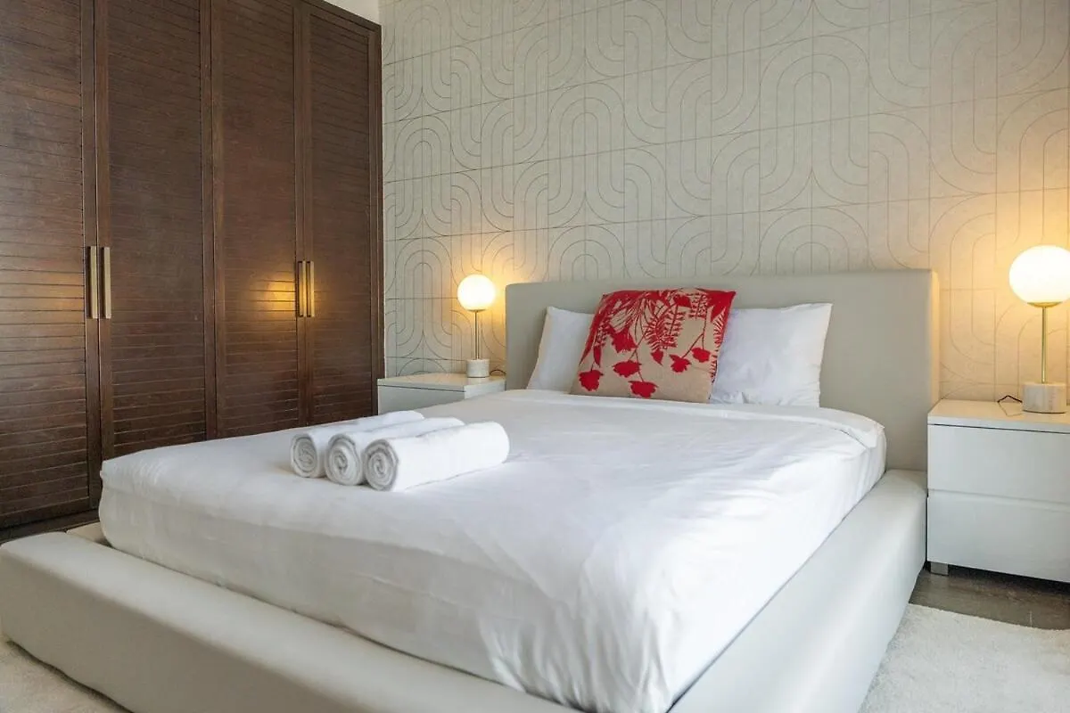 דובאי Glorious 3-Bedroom Apartment With Beach Views At Tiara Residences In Palm Jumeirah