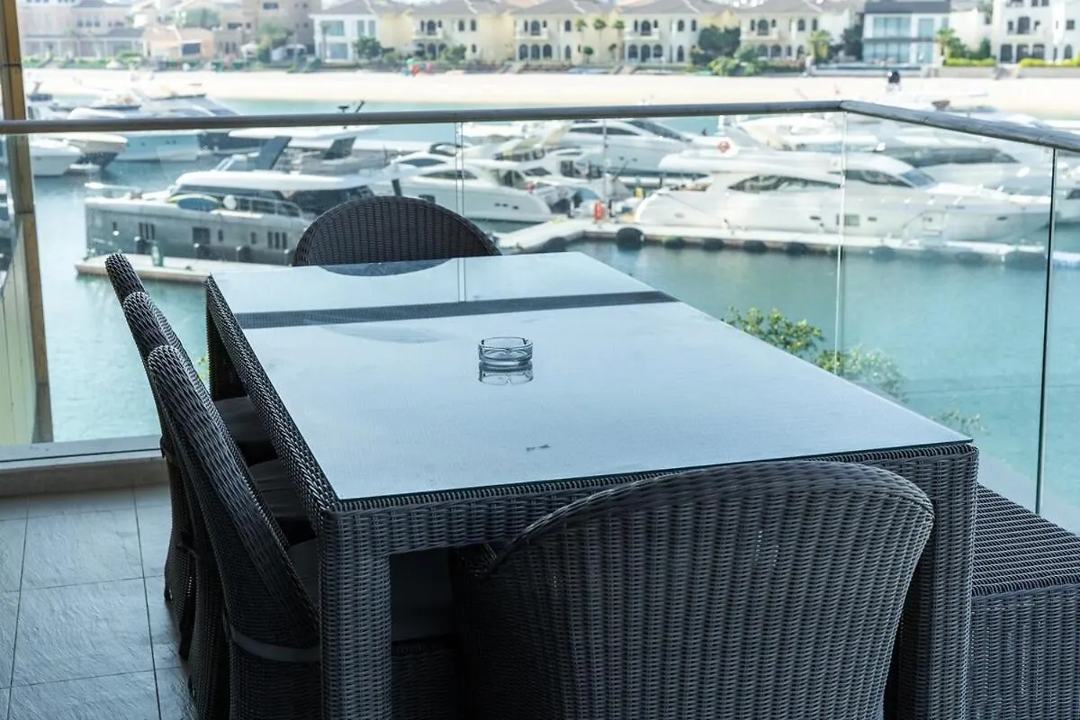 דובאי Glorious 3-Bedroom Apartment With Beach Views At Tiara Residences In Palm Jumeirah