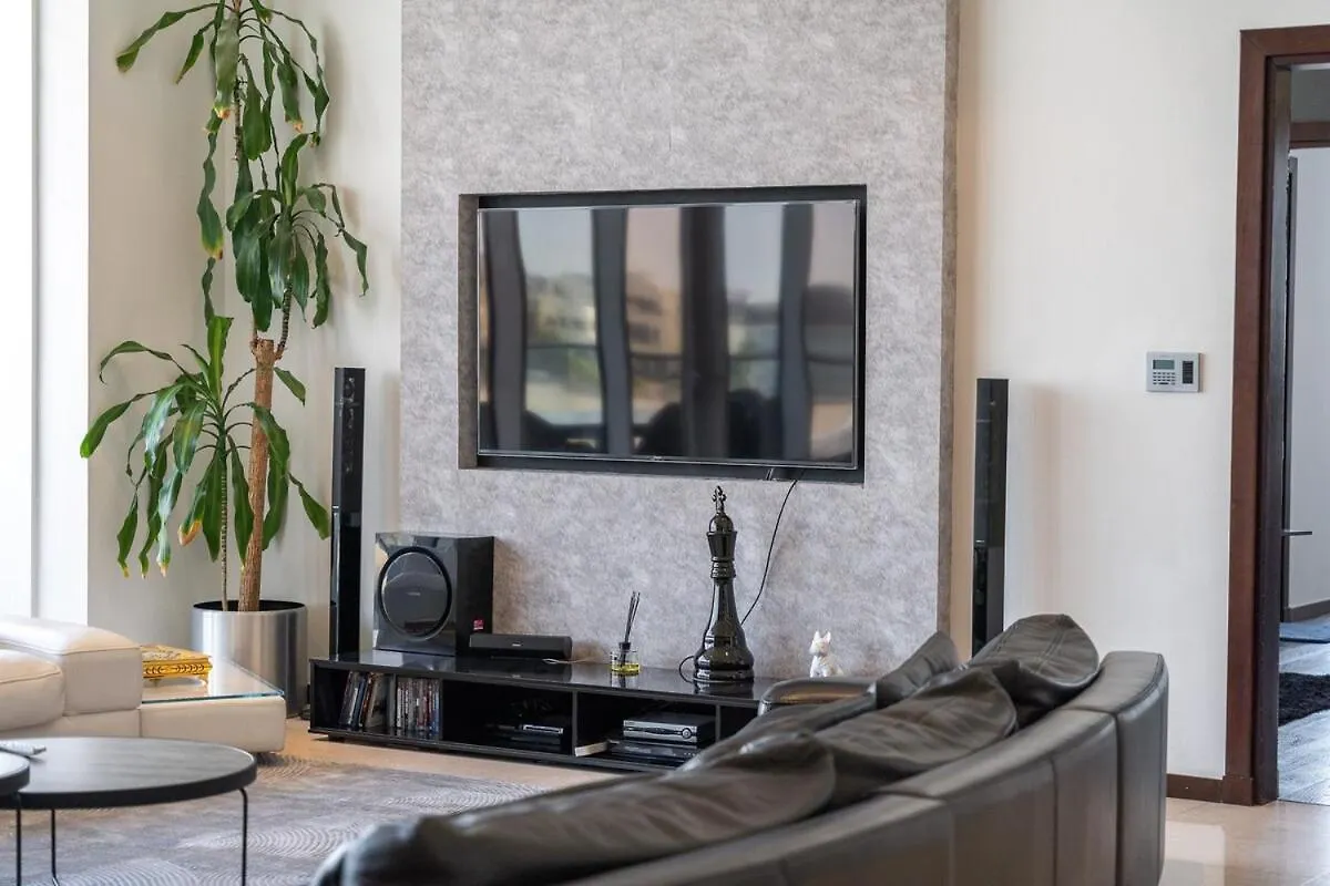 דובאי Glorious 3-Bedroom Apartment With Beach Views At Tiara Residences In Palm Jumeirah איחוד האמירויות הערביות