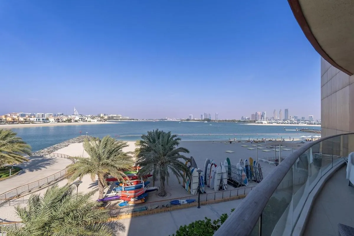 דובאי Glorious 3-Bedroom Apartment With Beach Views At Tiara Residences In Palm Jumeirah