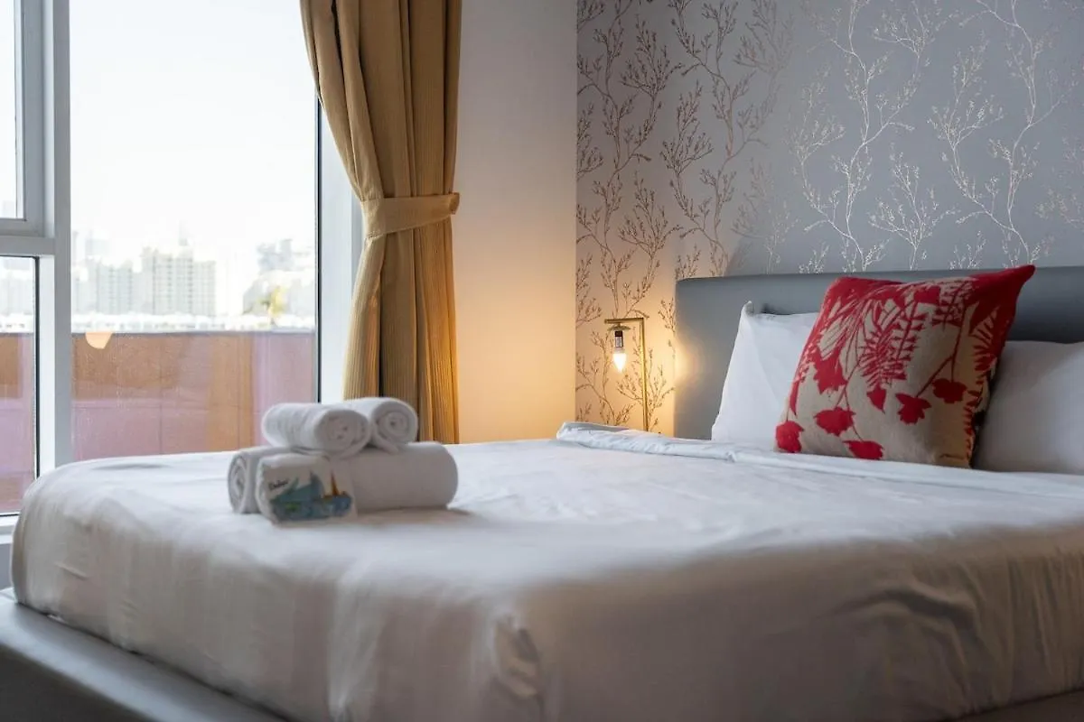 Glorious 3-Bedroom Apartment With Beach Views At Tiara Residences In Palm Jumeirah Dubai United Arab Emirates
