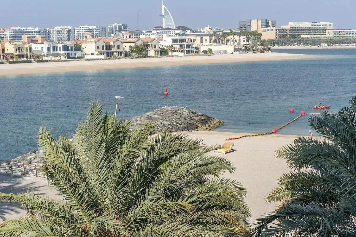 Glorious 3-Bedroom Apartment With Beach Views At Tiara Residences In Palm Jumeirah Dubai