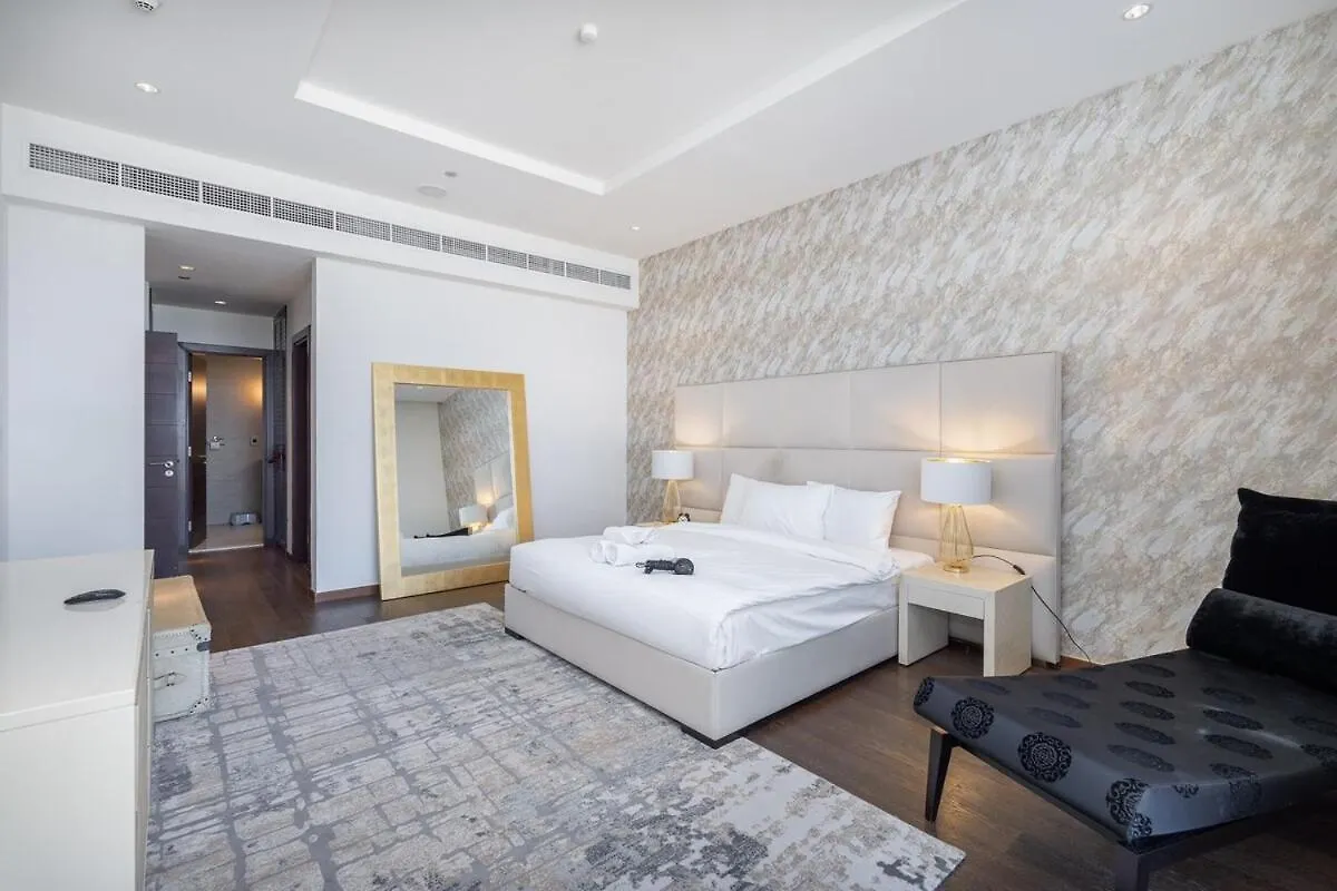 Glorious 3-Bedroom Apartment With Beach Views At Tiara Residences In Palm Jumeirah Dubai 0*,  United Arab Emirates