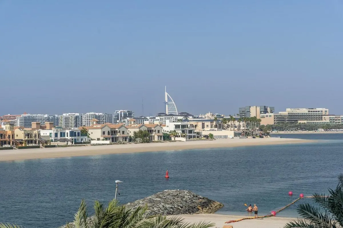 Glorious 3-Bedroom Apartment With Beach Views At Tiara Residences In Palm Jumeirah Dubai