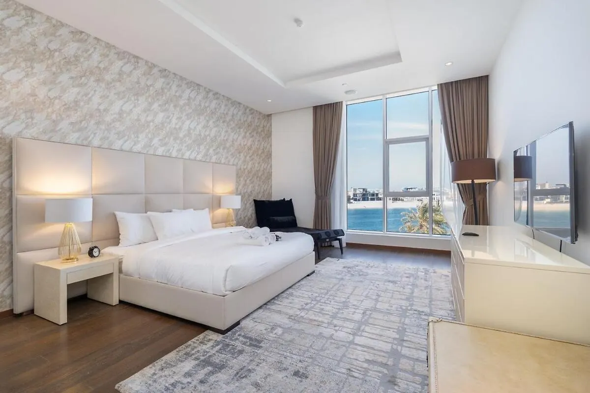 Glorious 3-Bedroom Apartment With Beach Views At Tiara Residences In Palm Jumeirah Dubai