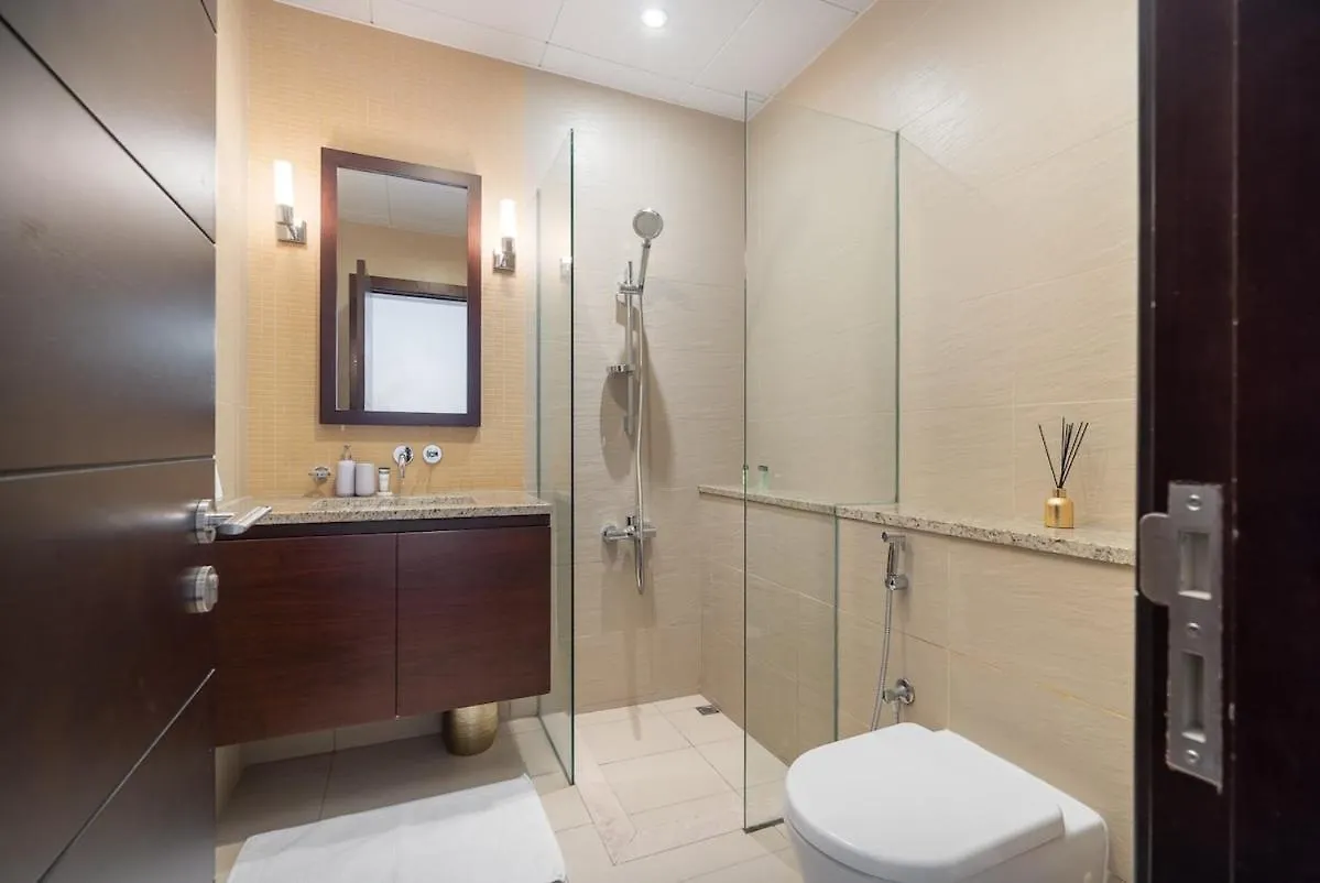 Glorious 3-Bedroom Apartment With Beach Views At Tiara Residences In Palm Jumeirah Dubai