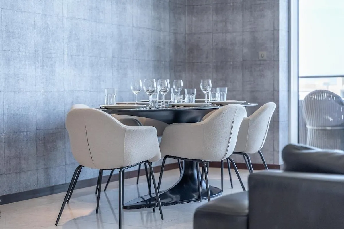 Glorious 3-Bedroom Apartment With Beach Views At Tiara Residences In Palm Jumeirah Dubai 0*,  United Arab Emirates