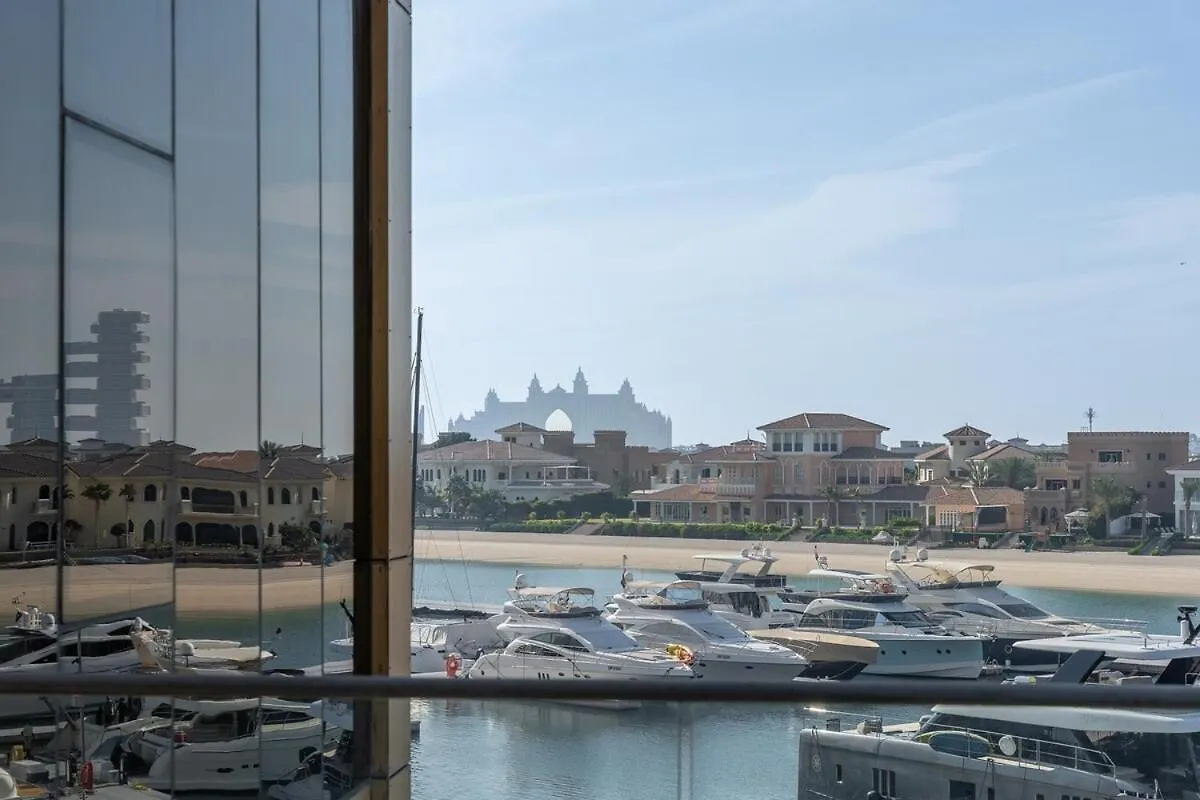 Glorious 3-Bedroom Apartment With Beach Views At Tiara Residences In Palm Jumeirah Dubai 0*,
