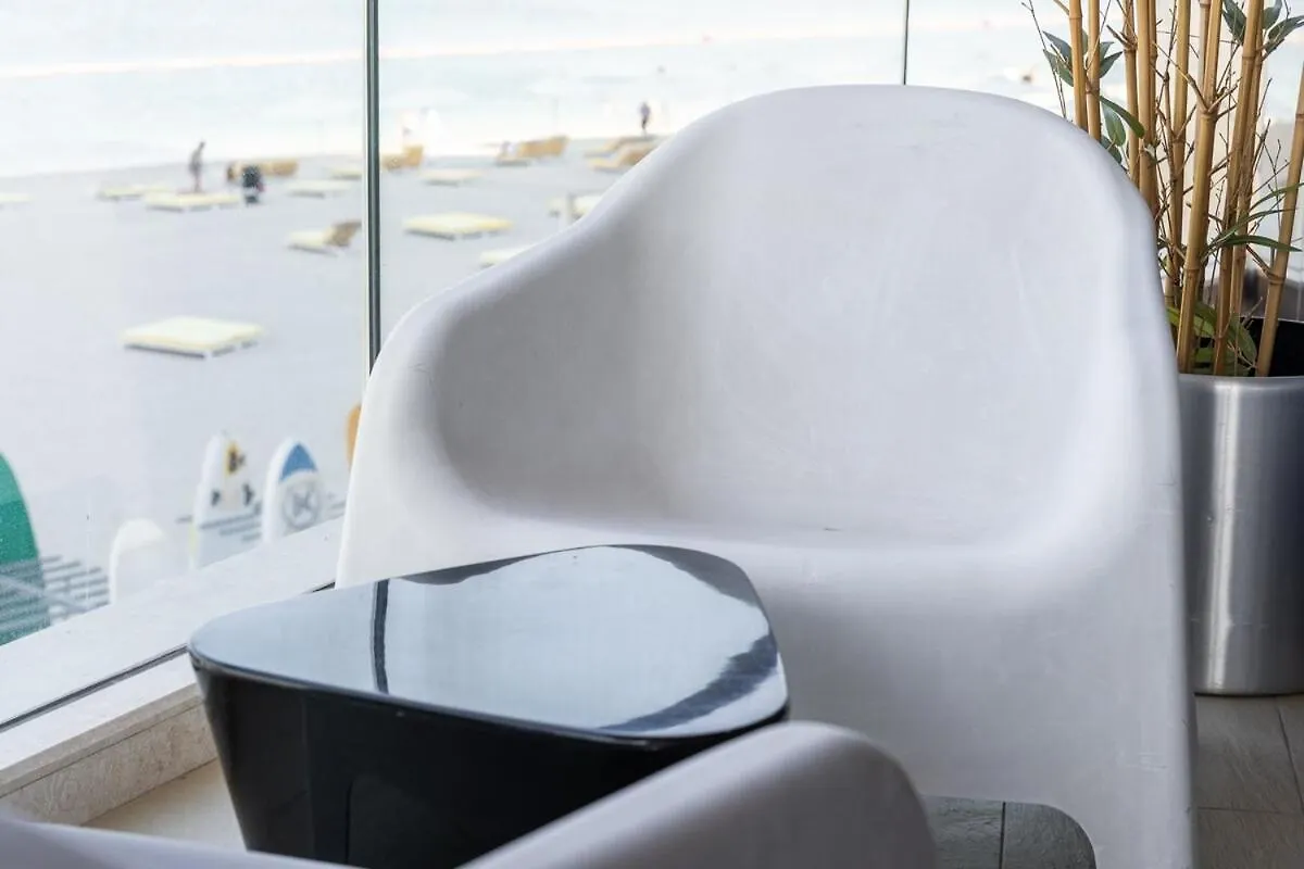 Glorious 3-Bedroom Apartment With Beach Views At Tiara Residences In Palm Jumeirah Dubai