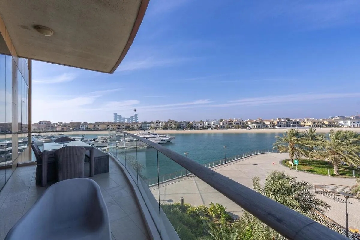 Glorious 3-Bedroom Apartment With Beach Views At Tiara Residences In Palm Jumeirah Dubai