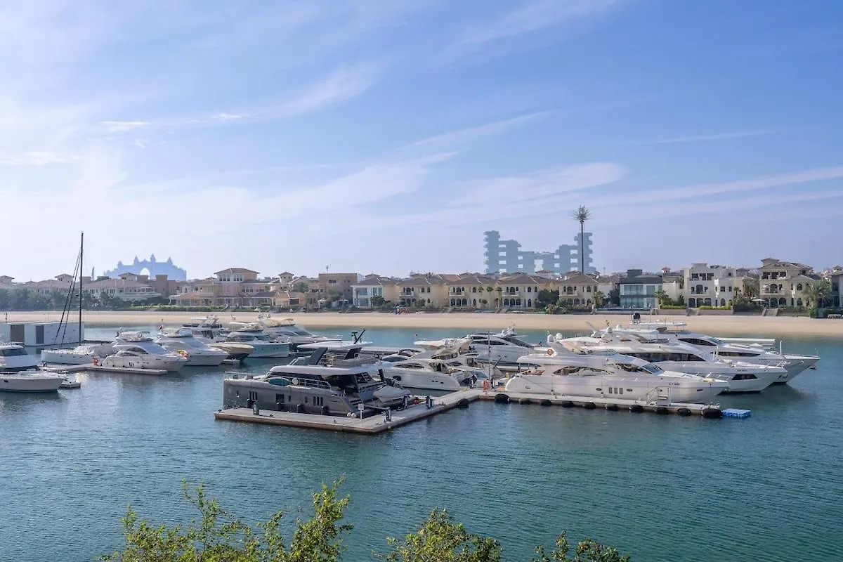 Glorious 3-Bedroom Apartment With Beach Views At Tiara Residences In Palm Jumeirah Dubai