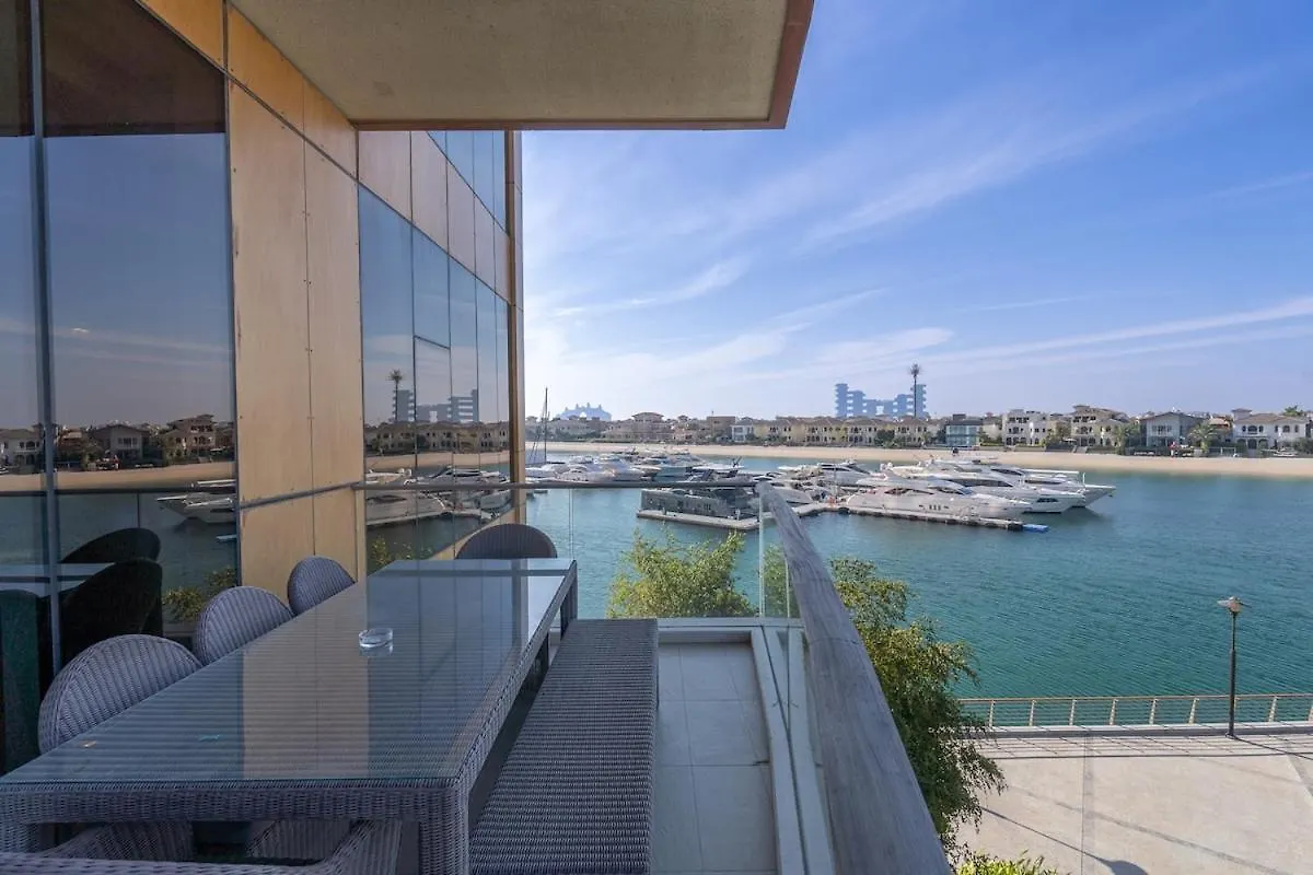 Glorious 3-Bedroom Apartment With Beach Views At Tiara Residences In Palm Jumeirah Dubai