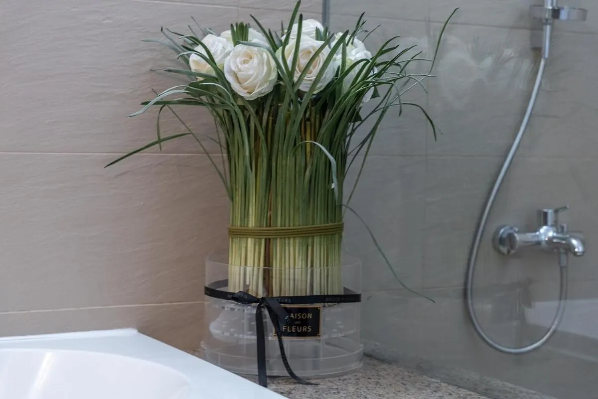 Glorious 3-Bedroom Apartment With Beach Views At Tiara Residences In Palm Jumeirah Dubai 0*,