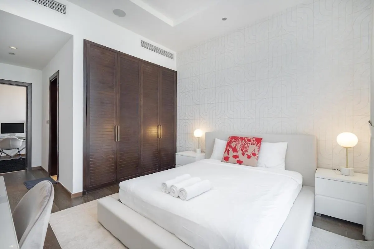 Glorious 3-Bedroom Apartment With Beach Views At Tiara Residences In Palm Jumeirah Dubai