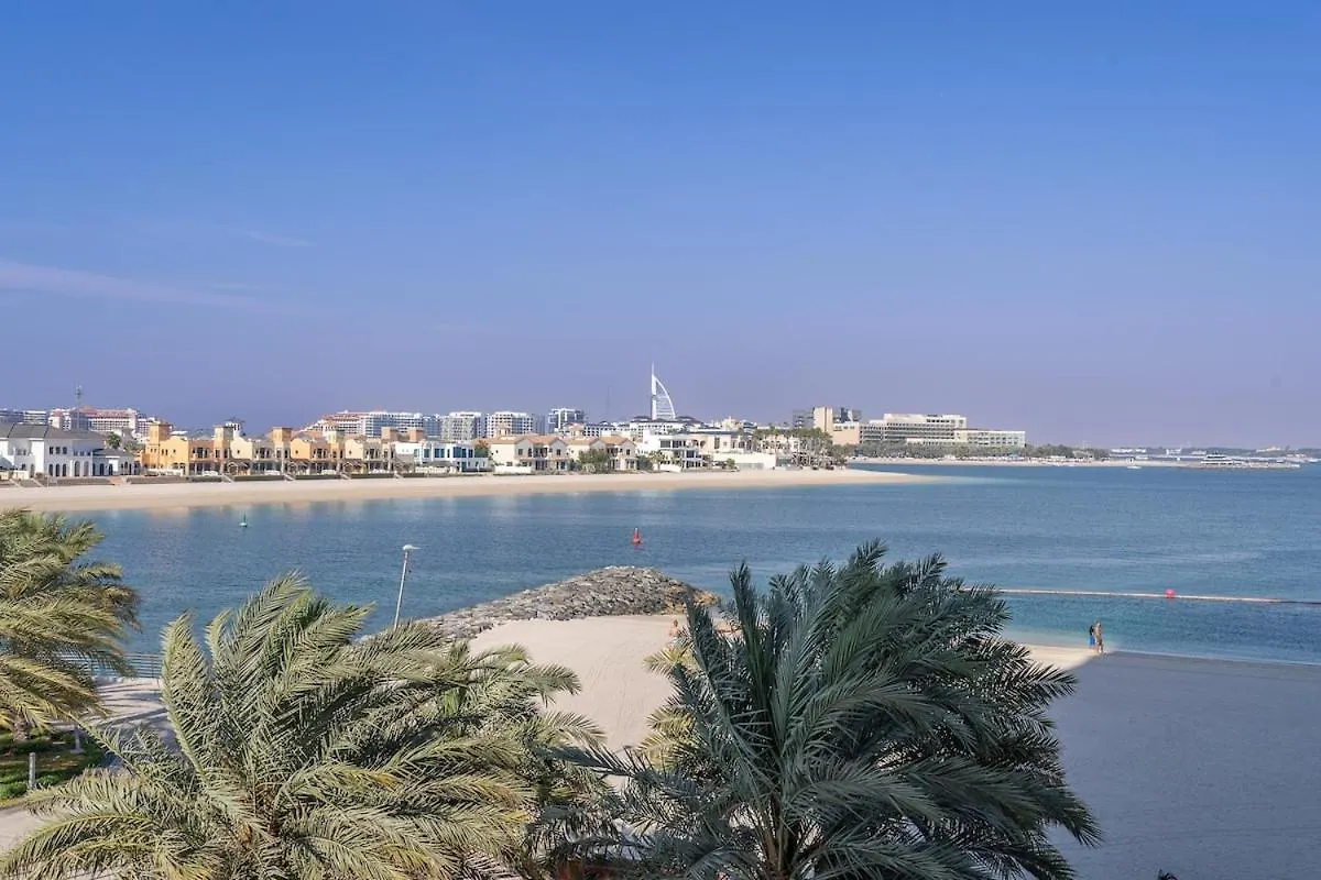 Glorious 3-Bedroom Apartment With Beach Views At Tiara Residences In Palm Jumeirah Dubai United Arab Emirates