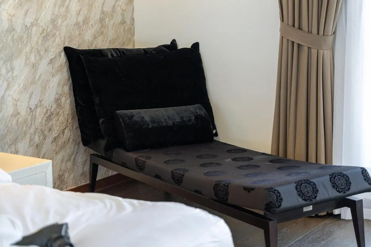 Glorious 3-Bedroom Apartment With Beach Views At Tiara Residences In Palm Jumeirah Dubai 0*,  United Arab Emirates