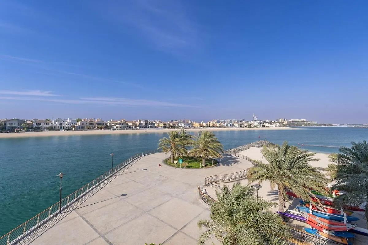 Glorious 3-Bedroom Apartment With Beach Views At Tiara Residences In Palm Jumeirah Dubai