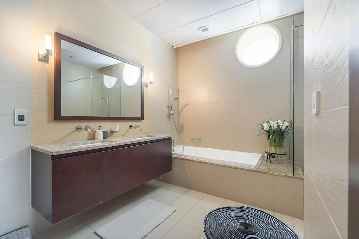 Glorious 3-Bedroom Apartment With Beach Views At Tiara Residences In Palm Jumeirah Dubai 0*,  United Arab Emirates