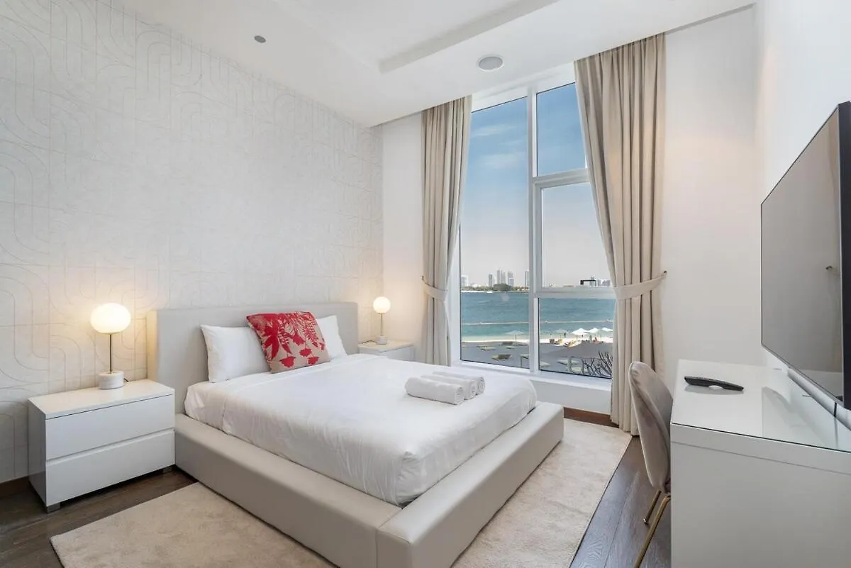Glorious 3-Bedroom Apartment With Beach Views At Tiara Residences In Palm Jumeirah Dubai