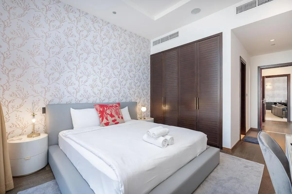 Glorious 3-Bedroom Apartment With Beach Views At Tiara Residences In Palm Jumeirah Dubai